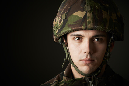 Portrait von einem Soldaten in Uniform